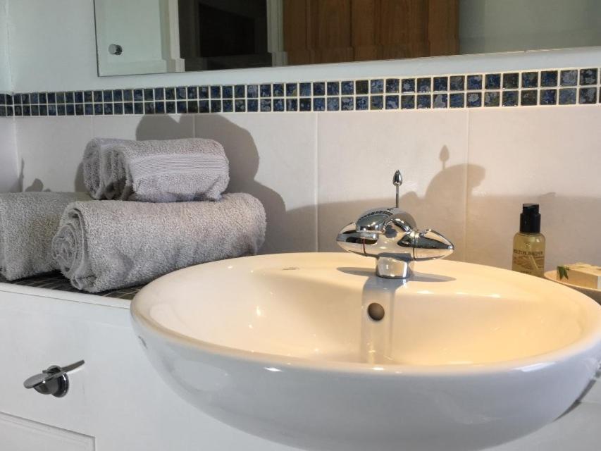 5 Charlton Mill Way B&B Chichester Room photo